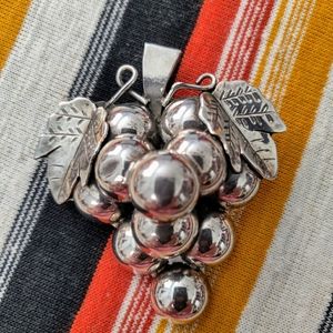 Grape TAXCO silver 925 signed TC-77 brooch pendant